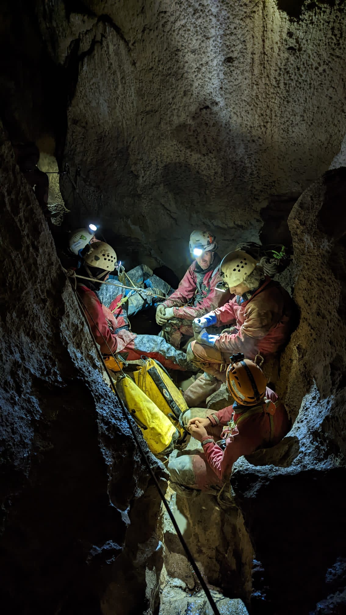 Simulacro de rescate en la sima Larretxiki